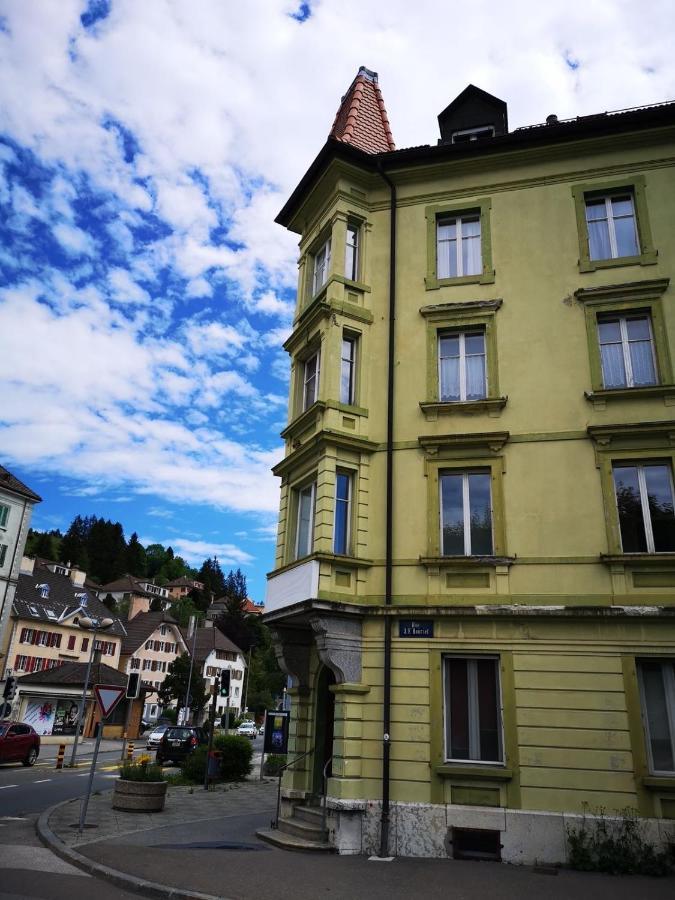 Le Locle : Bel Appartement Chaleureux Екстериор снимка