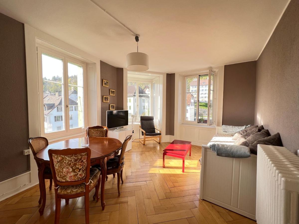 Le Locle : Bel Appartement Chaleureux Екстериор снимка