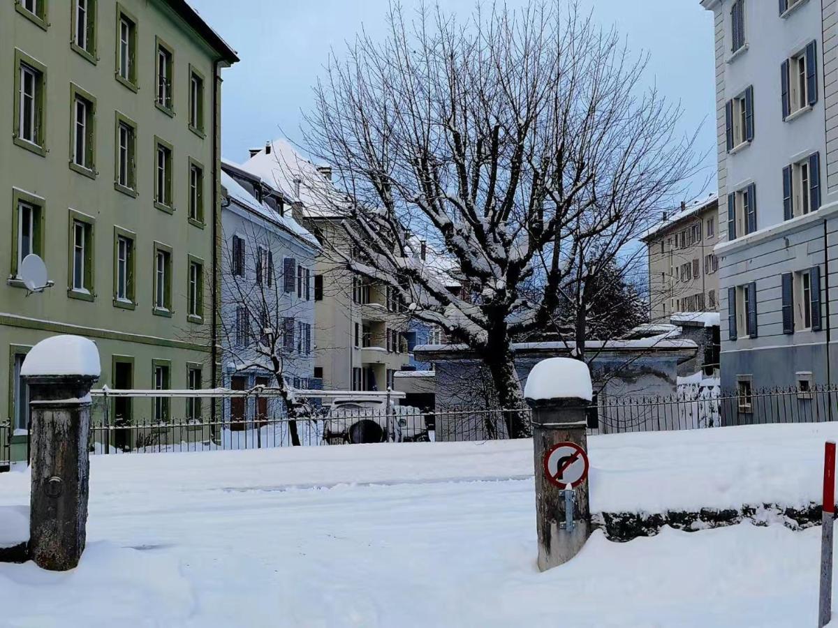 Le Locle : Bel Appartement Chaleureux Екстериор снимка